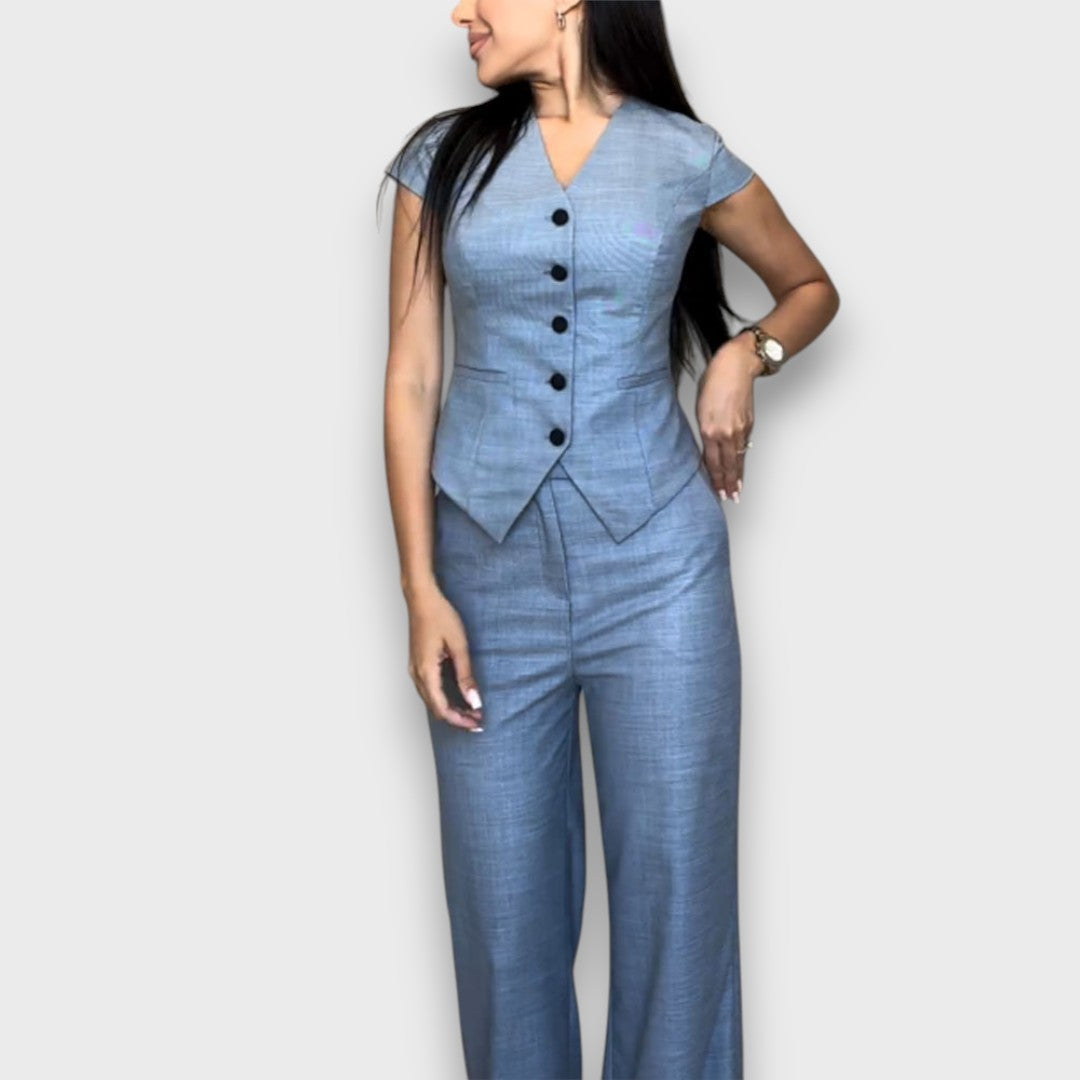 Laura – Elegant Set with a Feminine Silhouette