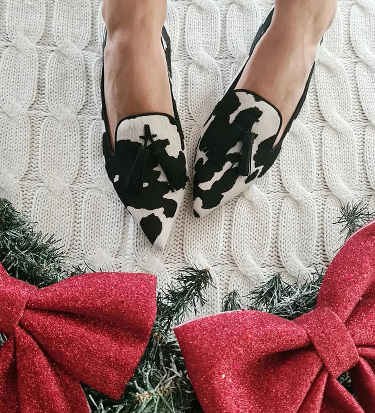 GIULIA | Refined pointed loafers with elegant decorative tassels