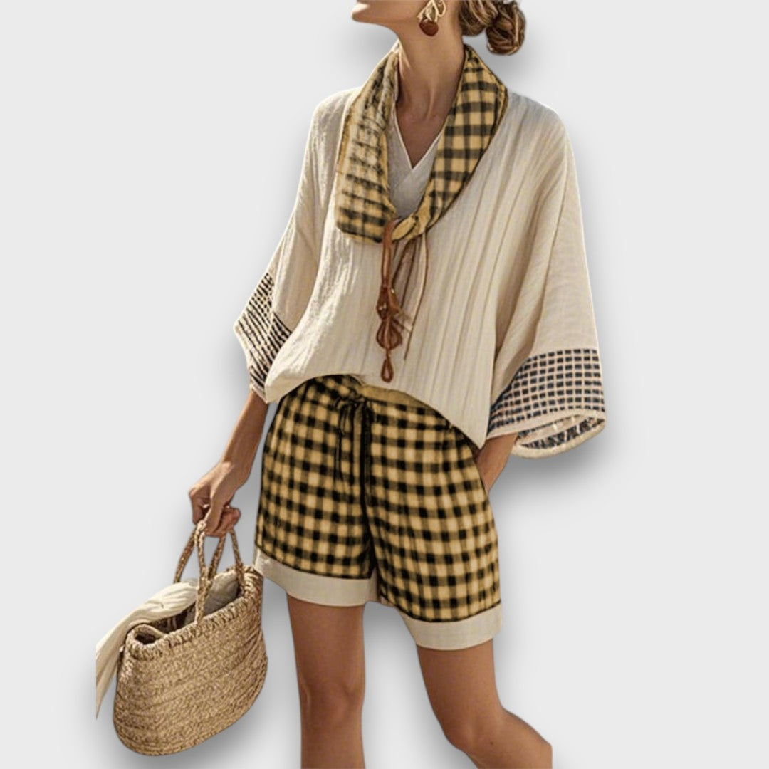 Verina – Suit with a Checkered Pattern and Free Spirit