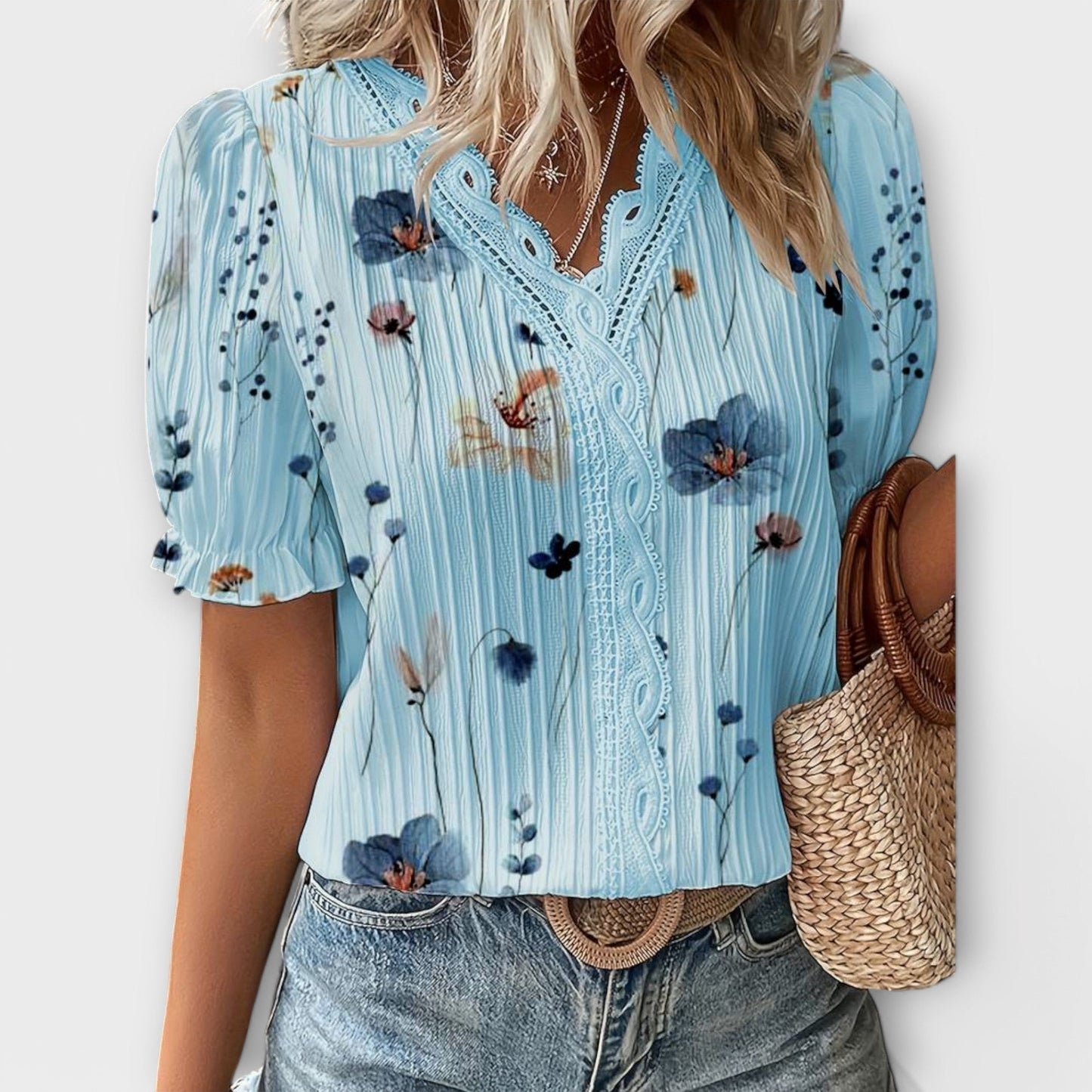Emily Shirt with V-Neck in a Relaxed and Elegant Fit