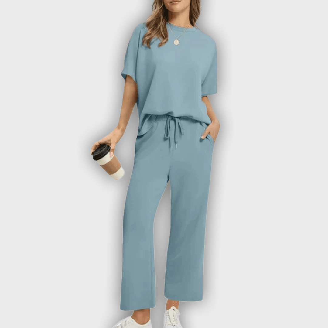 Comfortable Top and Pants Set for Women - Elegant and Relaxing