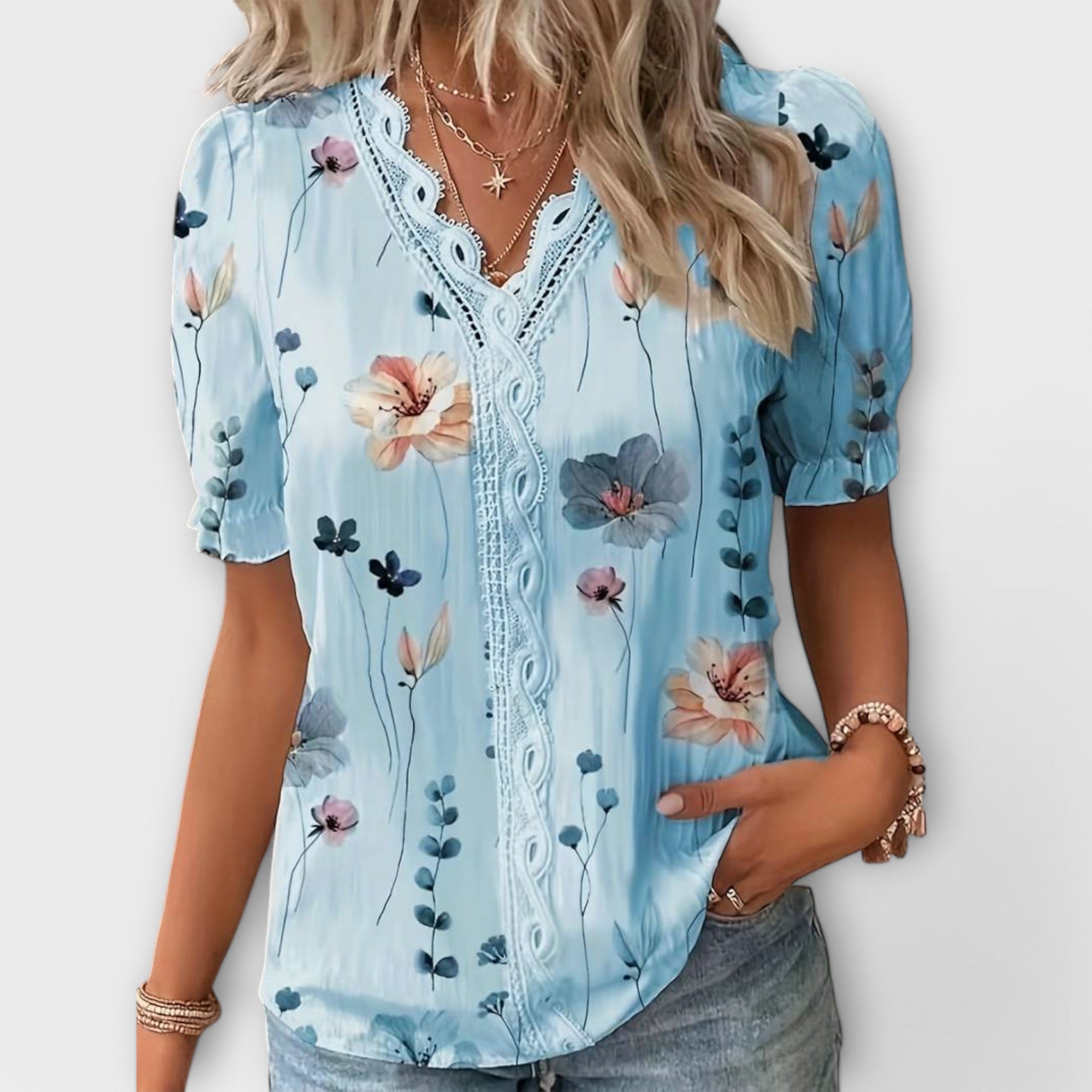 Emily Shirt with V-Neck in a Relaxed and Elegant Fit