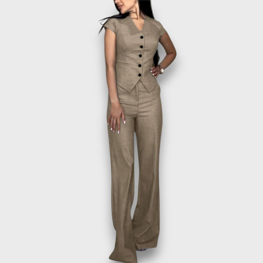 Laura – Elegant Set with a Feminine Silhouette