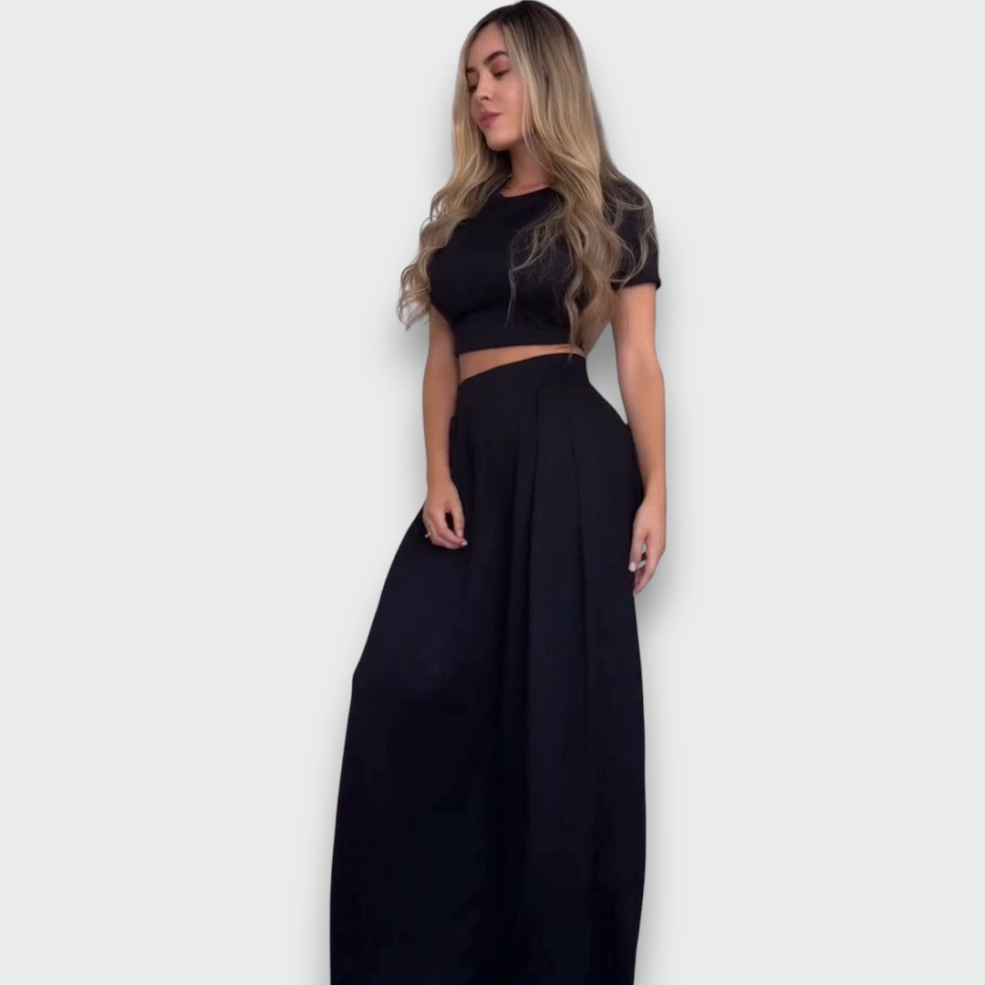 Andrea – Comfortable Set with Short Top