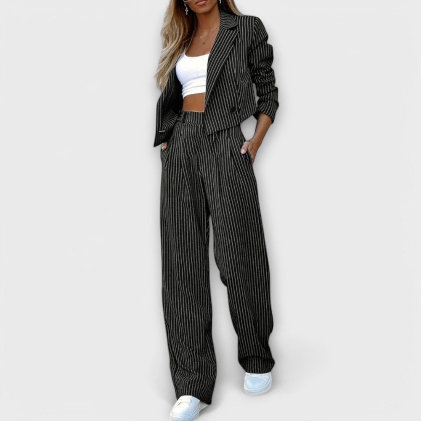 Alexi – Set with Relaxed Elegance