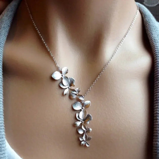 Silver Flower Bracelet in Vintage Design