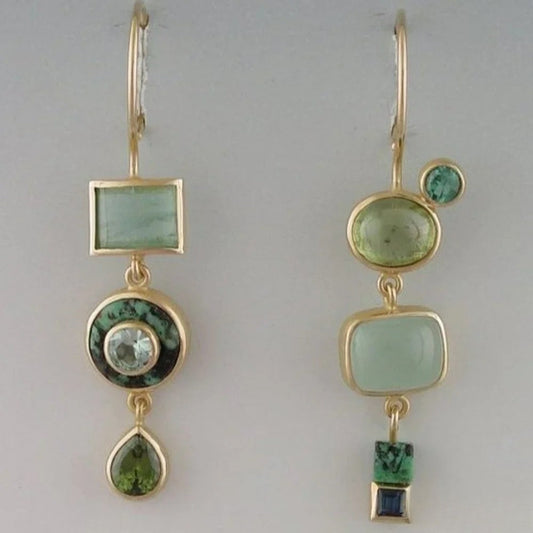 Retro Green Drop Earrings - A Luxurious and Special Jewelry Piece