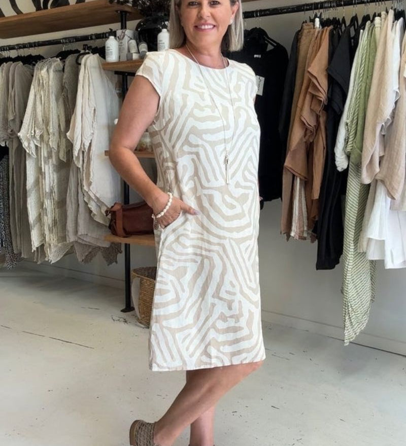 Nelia™ - Summer Dress with Round Neckline and Beautiful Print