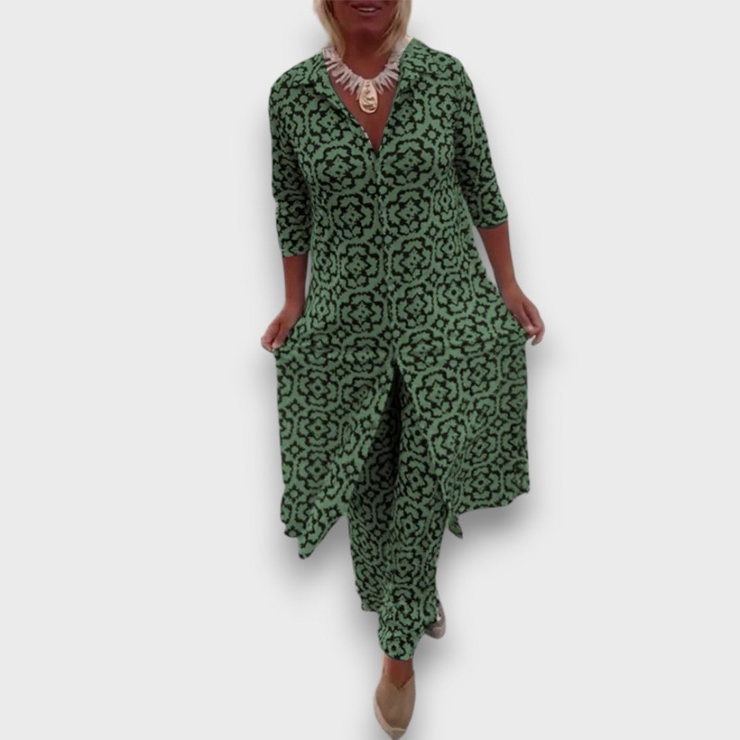 Novea – Two-Piece Suit with Graphic Design