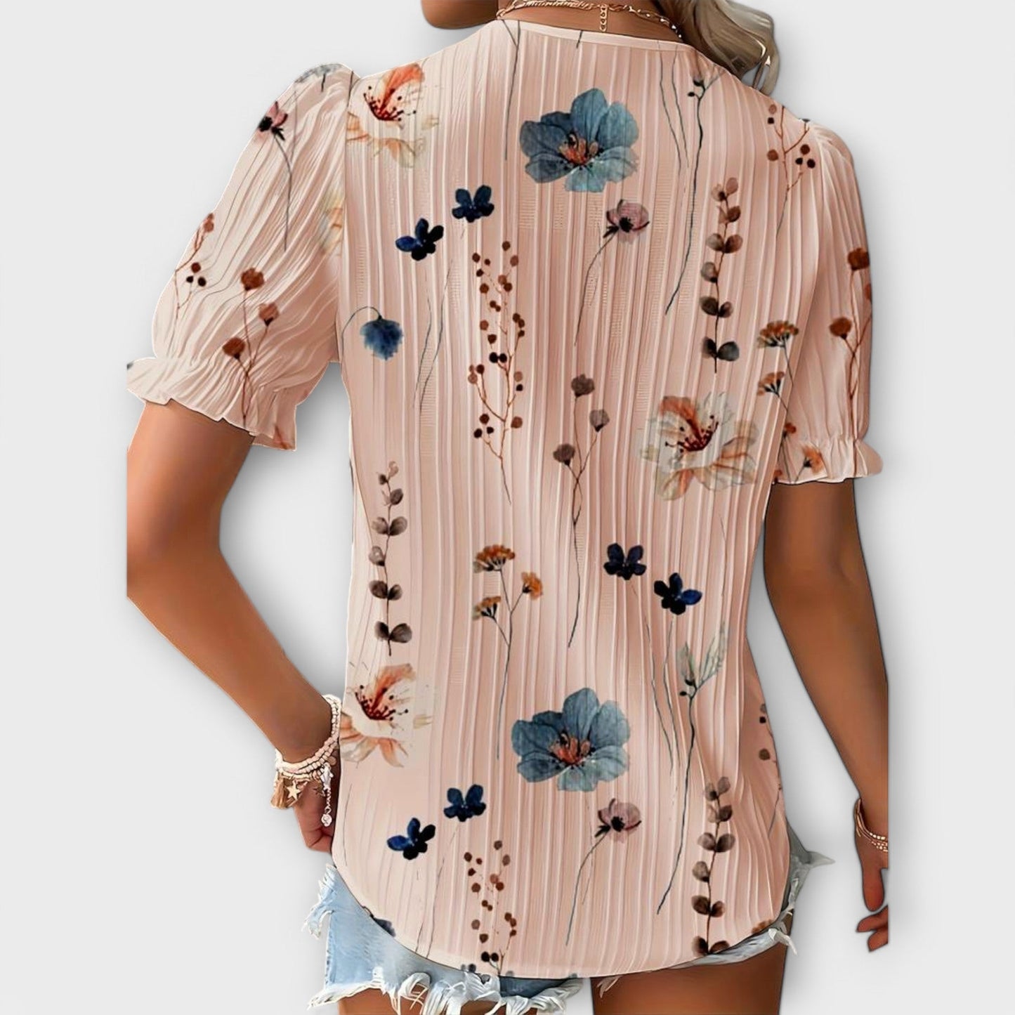 Emily Shirt with V-Neck in a Relaxed and Elegant Fit
