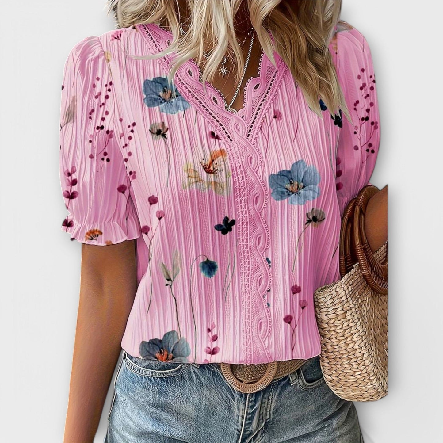 Emily Shirt with V-Neck in a Relaxed and Elegant Fit