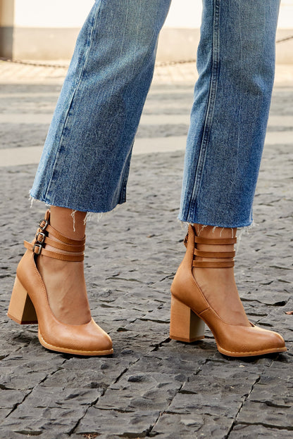 Ksilada | Plain sandals with ankle strap and thick sole