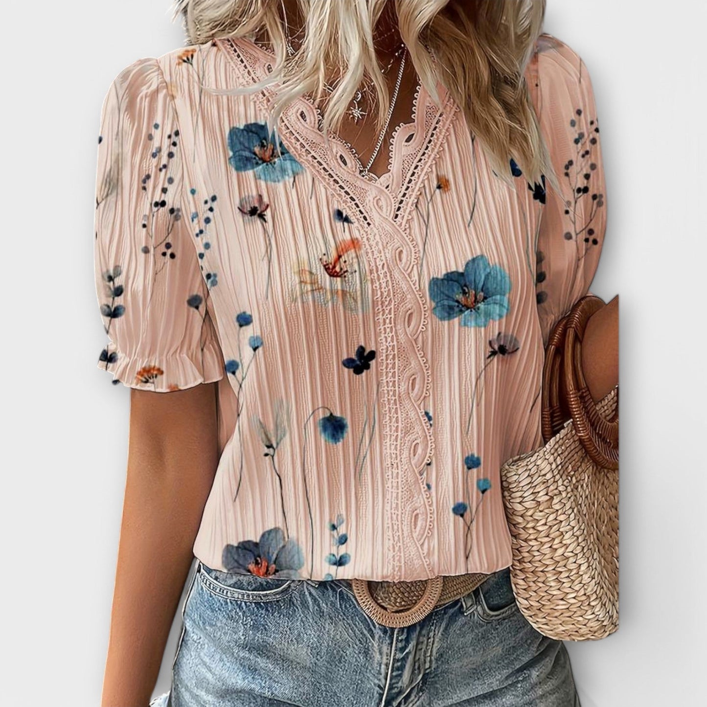 Emily Shirt with V-Neck in a Relaxed and Elegant Fit