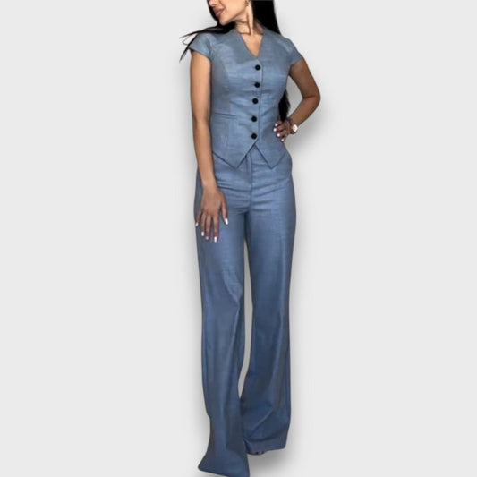 Laura – Elegant Set with a Feminine Silhouette