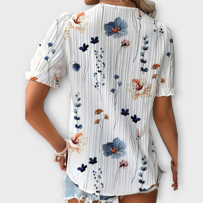 Emily Shirt with V-Neck in a Relaxed and Elegant Fit