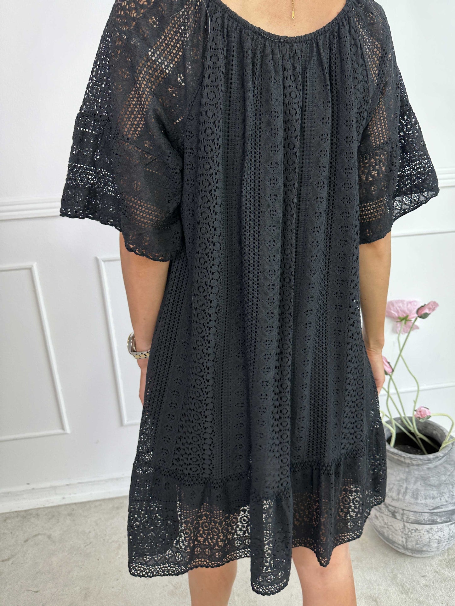Galatea Sleeves - Dress Made of Soft Lace Cotton