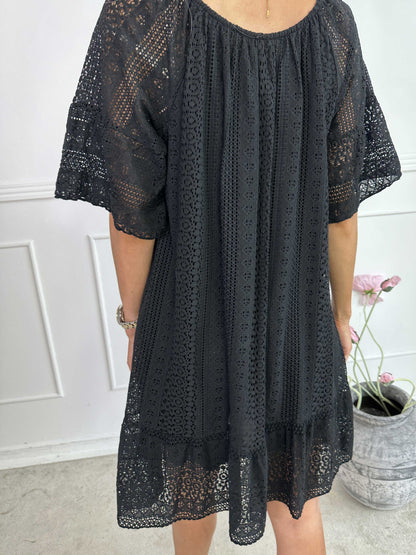 Galatea Sleeves - Dress Made of Soft Lace Cotton