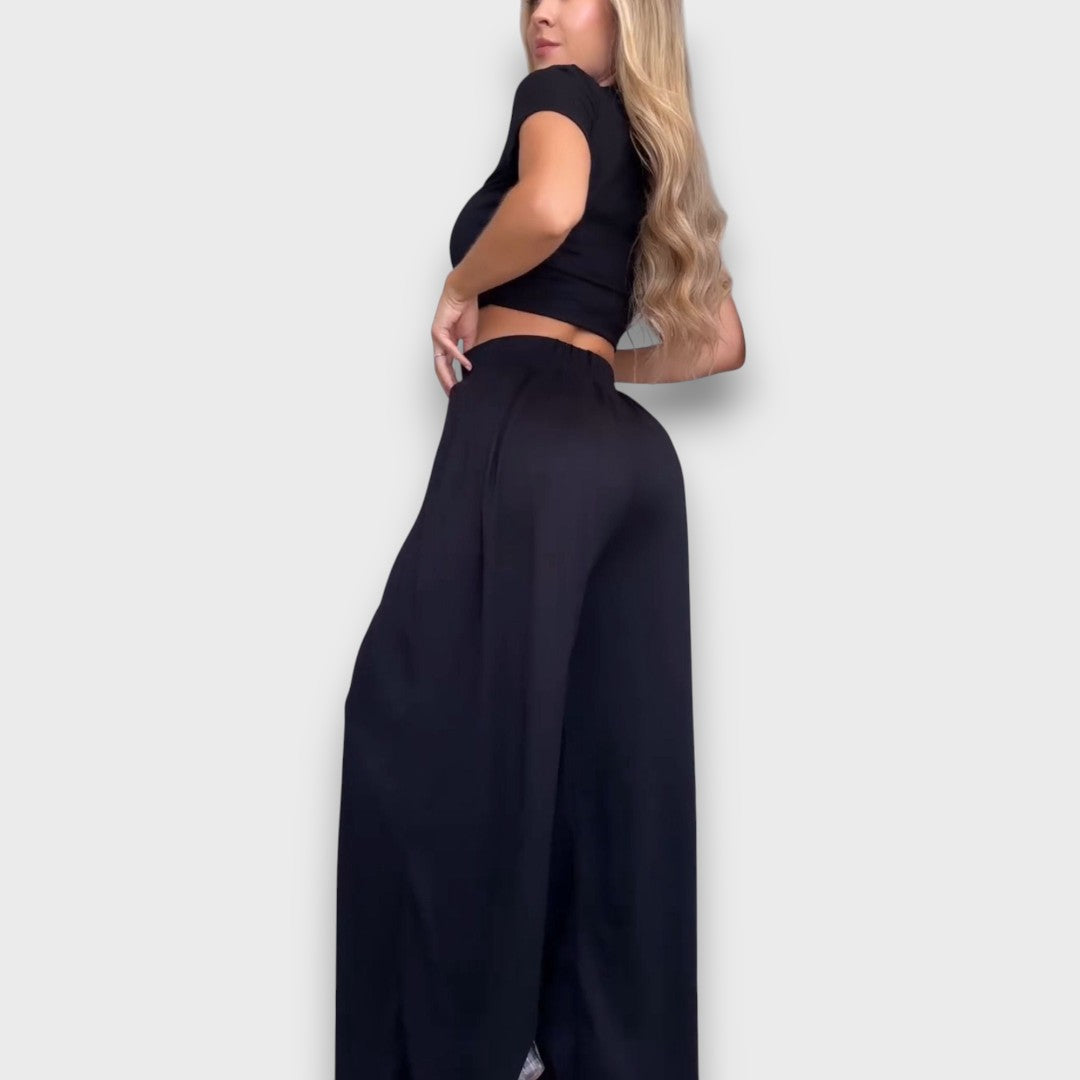 Andrea – Comfortable Set with Short Top