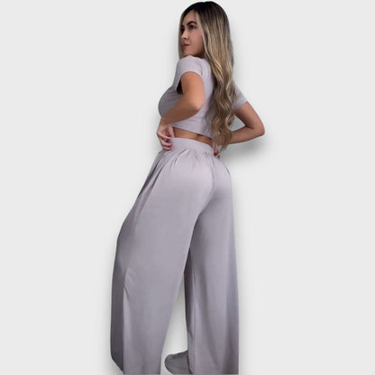 Andrea – Comfortable Set with Short Top