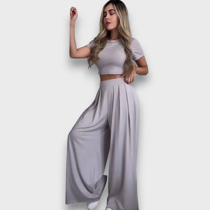 Andrea – Comfortable Set with Short Top