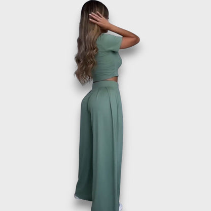 Andrea – Comfortable Set with Short Top