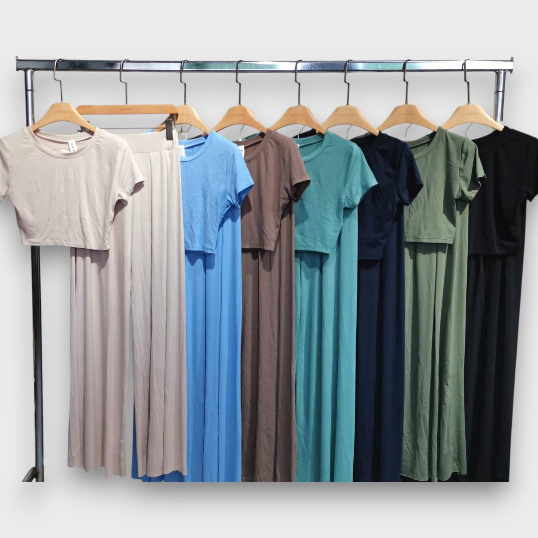 Andrea – Comfortable Set with Short Top