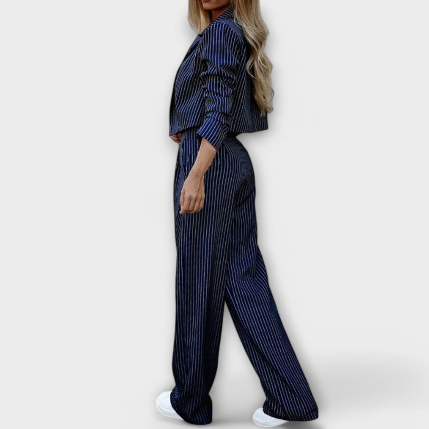 Alexi – Set with Relaxed Elegance