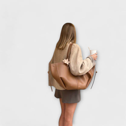 Laura's Vintage Leather Tote Bag – Luxurious Look and Perfect Functionality