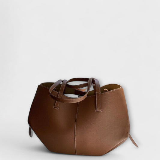 Laura's Vintage Leather Tote Bag – Luxurious Look and Perfect Functionality