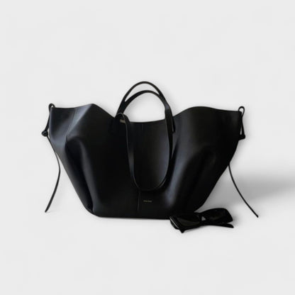 Laura's Vintage Leather Tote Bag – Luxurious Look and Perfect Functionality