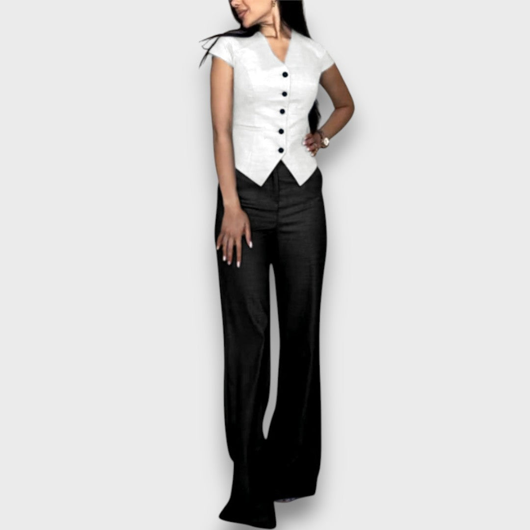 Laura – Elegant Set with a Feminine Silhouette