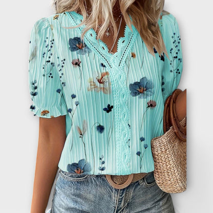 Emily Shirt with V-Neck in a Relaxed and Elegant Fit