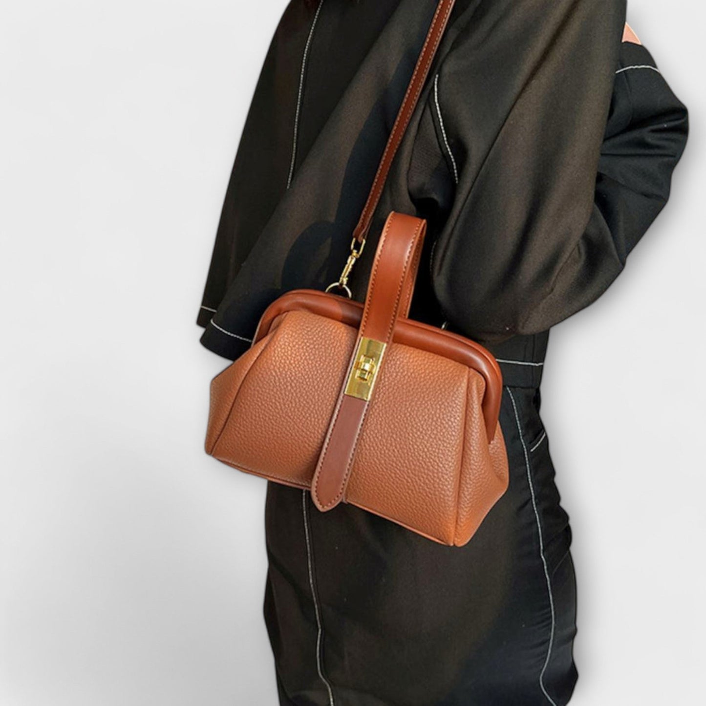 Retro Bag - Elegant and Versatile
