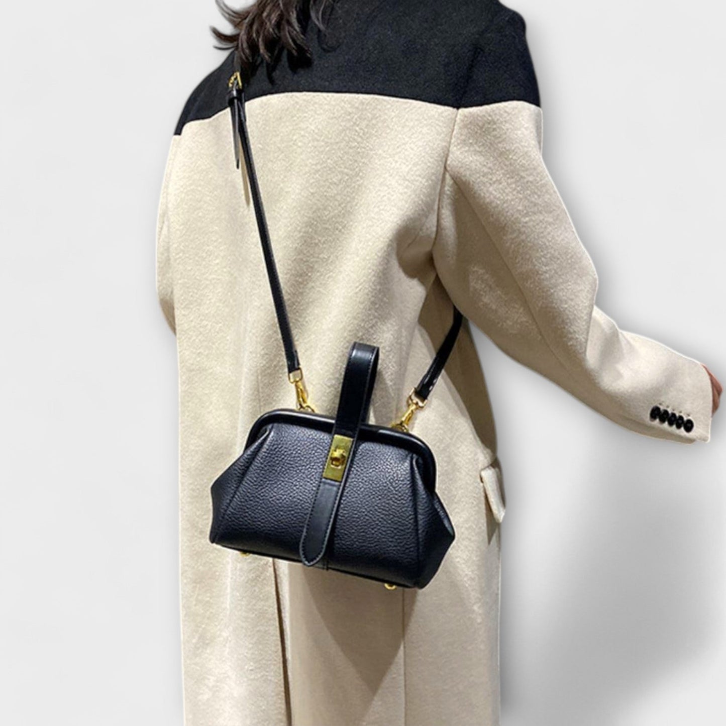 Retro Bag - Elegant and Versatile