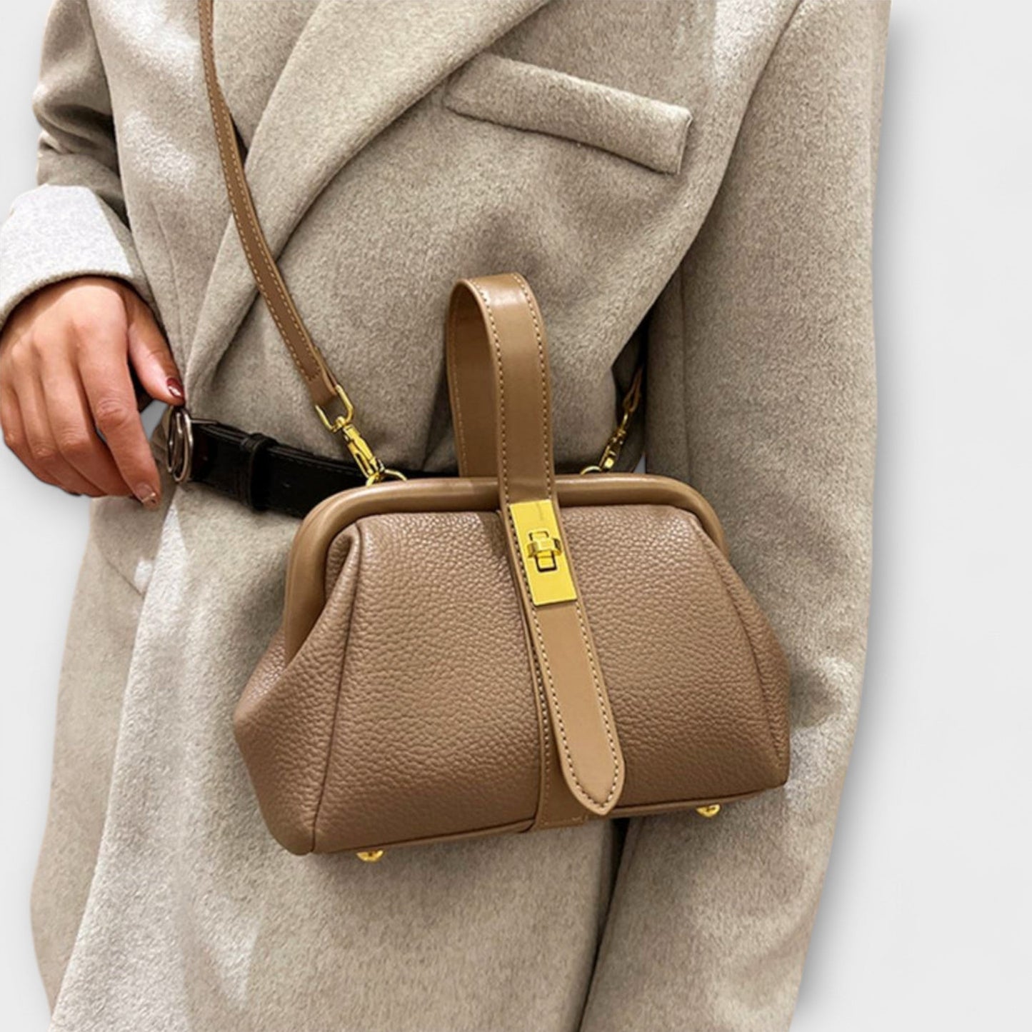 Retro Bag - Elegant and Versatile
