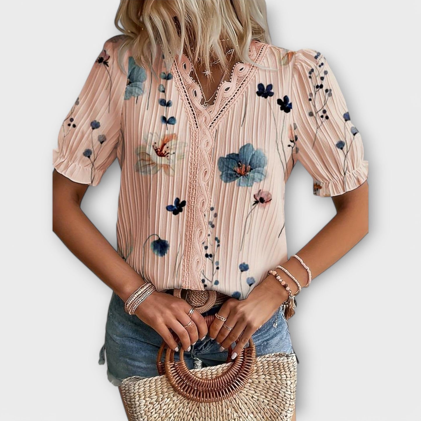 Emily Shirt with V-Neck in a Relaxed and Elegant Fit