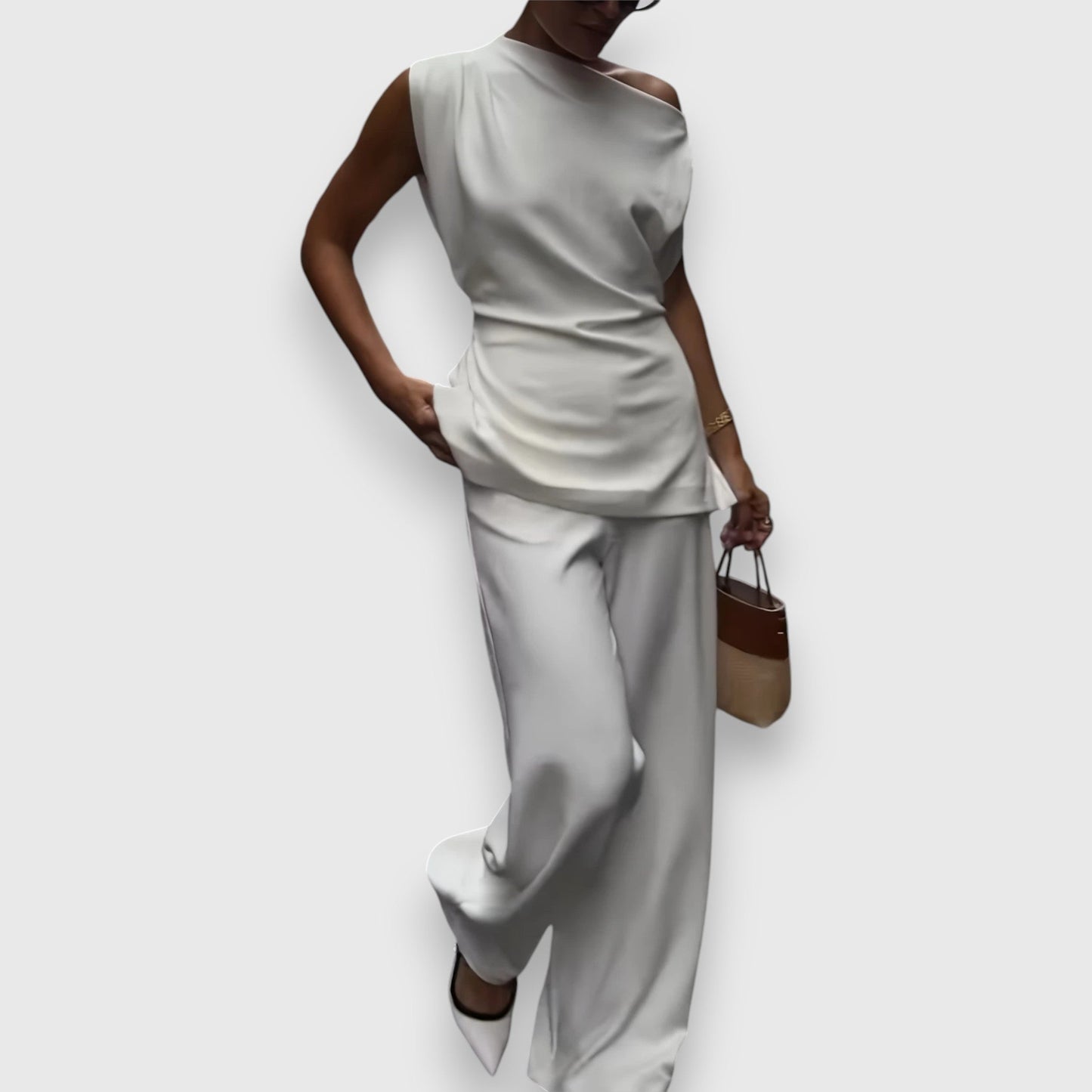 Abelyn – Asymmetrical Two-Piece Suit in White