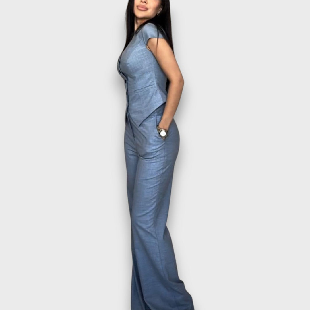Laura – Elegant Set with a Feminine Silhouette