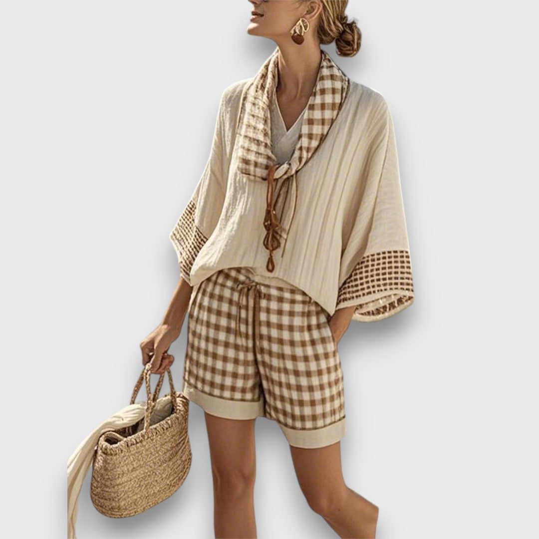 Verina – Suit with a Checkered Pattern and Free Spirit