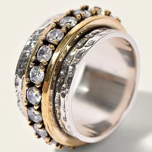 Retro Ring with Shimmering Stones