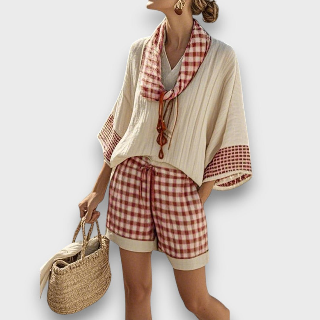 Verina – Suit with a Checkered Pattern and Free Spirit