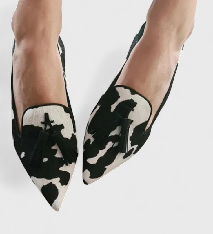 Elegant Permina Moccasins with Pointed Toe and Two-Tone Design