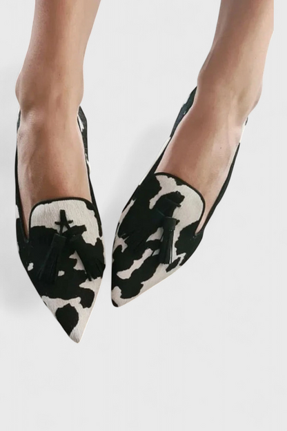 Elegant Permina Moccasins with Pointed Toe and Two-Tone Design