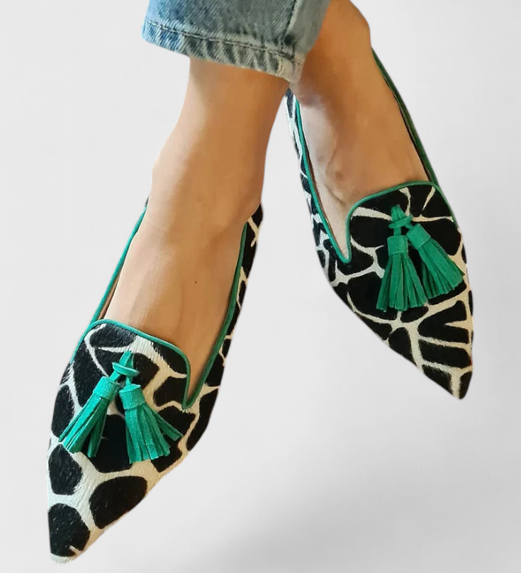 Elegant Permina Moccasins with Pointed Toe and Two-Tone Design