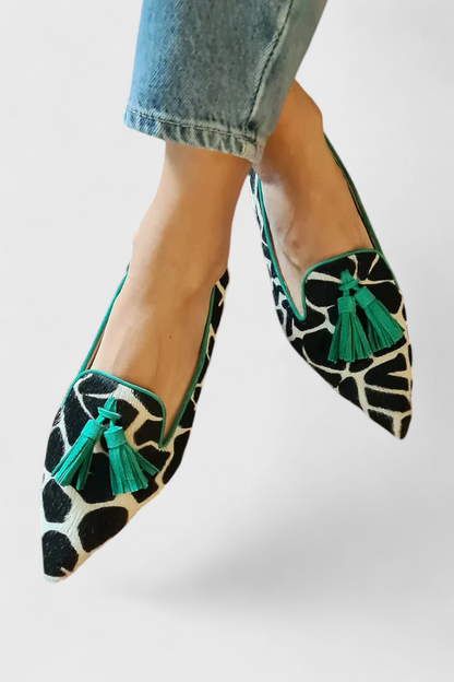 Elegant Permina Moccasins with Pointed Toe and Two-Tone Design
