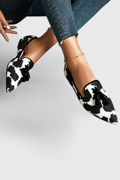 Elegant Permina Moccasins with Pointed Toe and Two-Tone Design